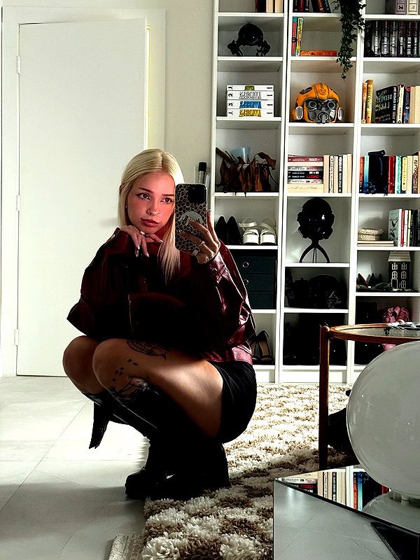 peachtoot.plz instagram image archive image