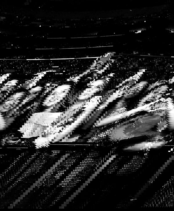 sabrinacarpenter sabrinacarpenter archive image