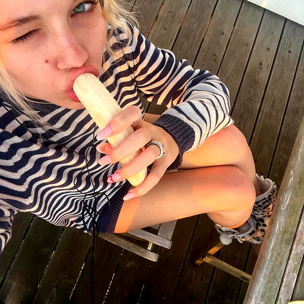 leni.bahr instagram image archive image