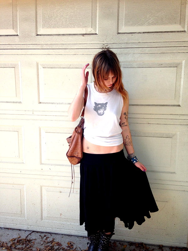 Archived image from @lolabllue on Instagram