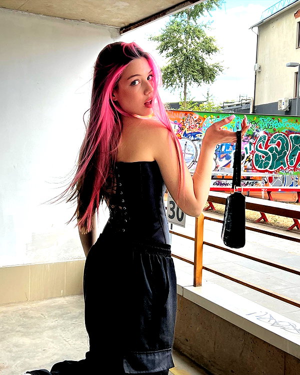 anna.utka22 instagram image archive image