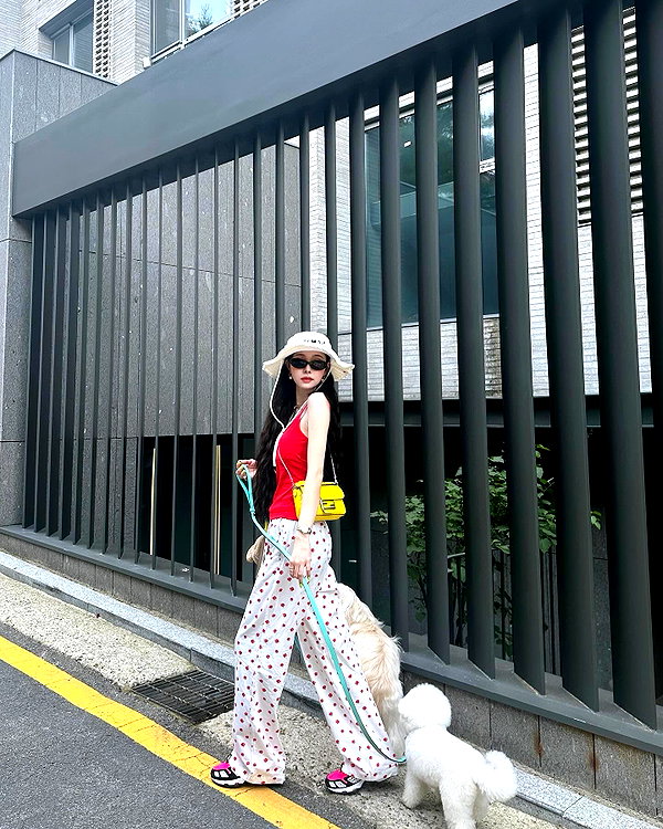 dear.zia instagram image archive image