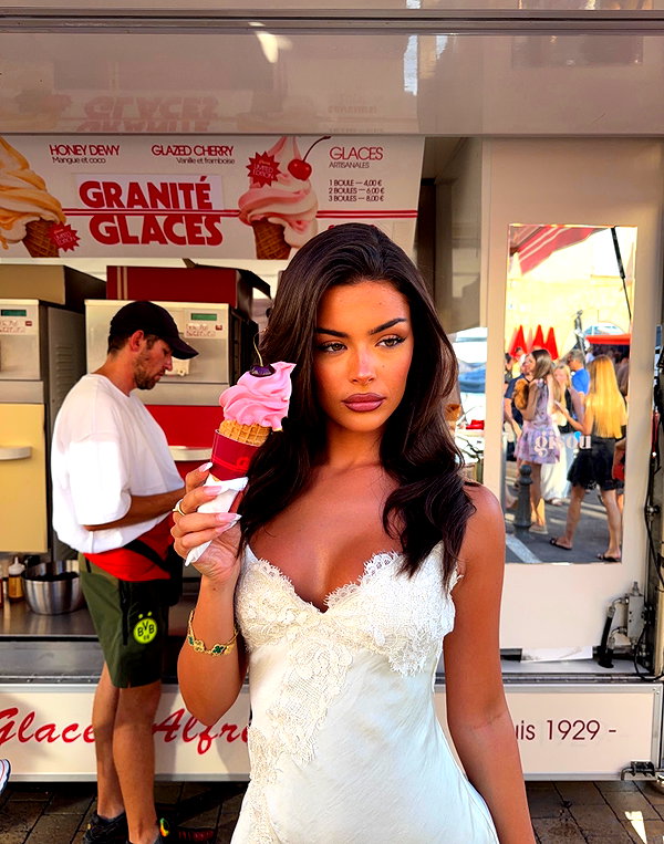 oliviaphillipps instagram image archive image
