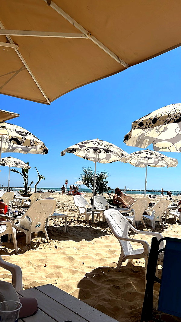 Archived image from @refaella_twina on Instagram
