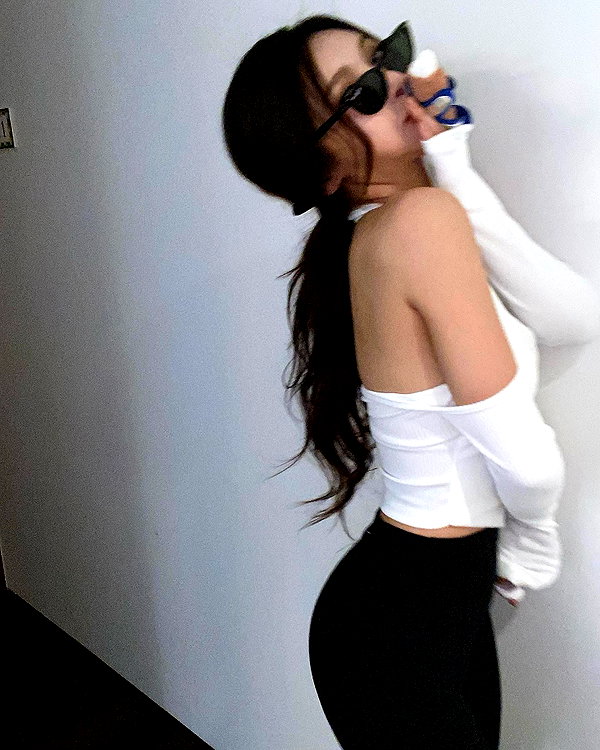 Archived image from @heroineseen on Instagram