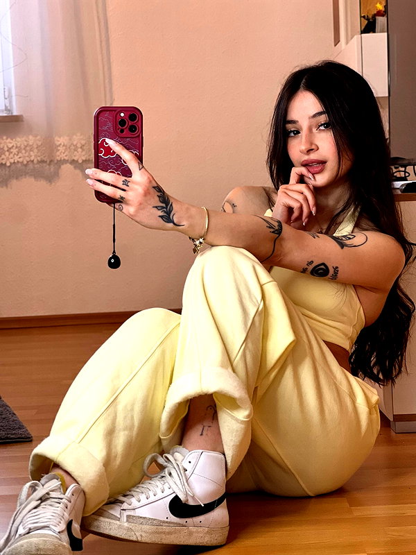 cata.leyah instagram image archive image