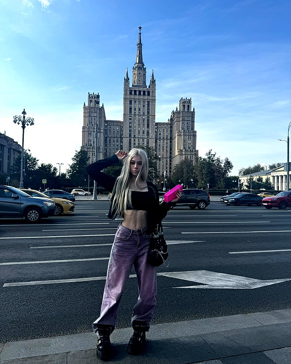 vik4au instagram image archive image