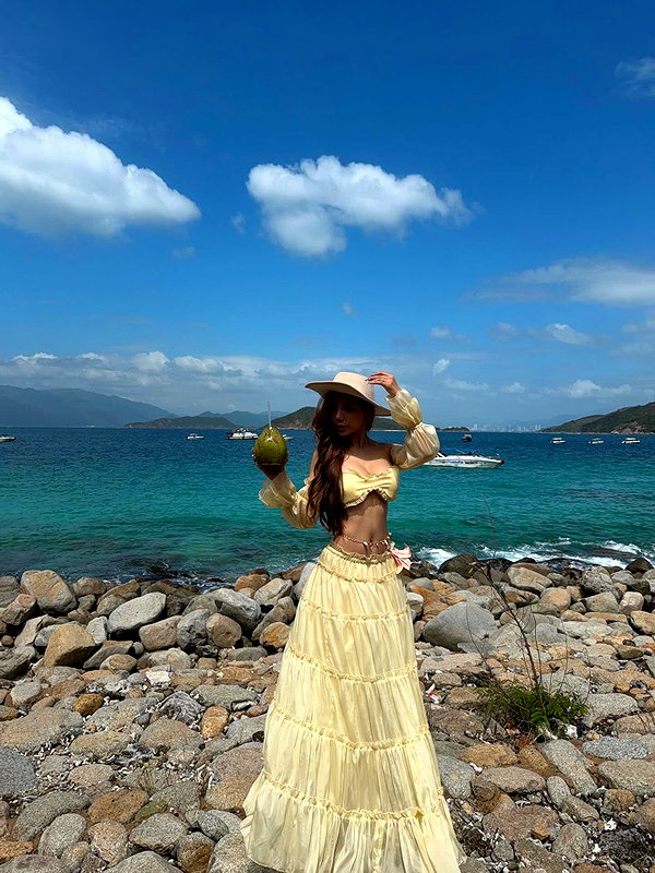 lyhythuedoxinh instagram image archive image