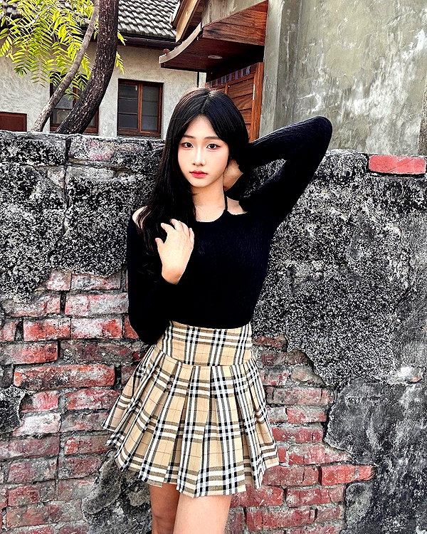 lai_931201 instagram image archive image
