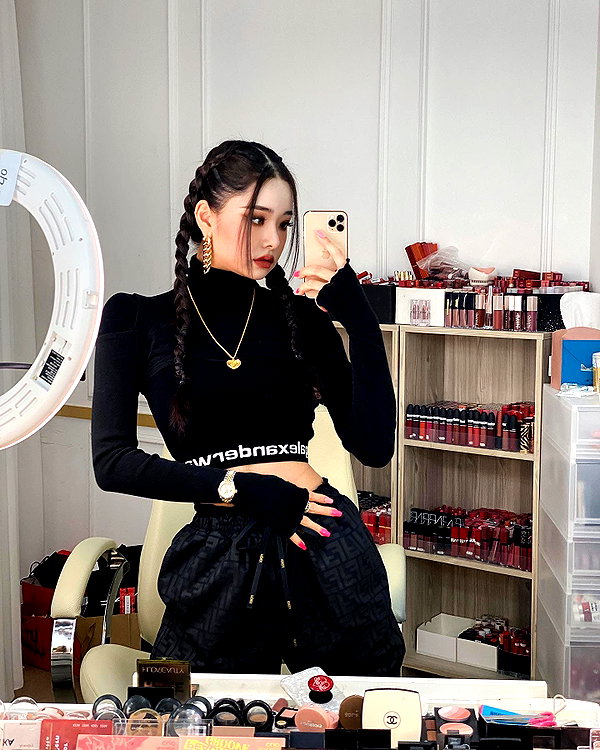 dear.zia instagram image archive image