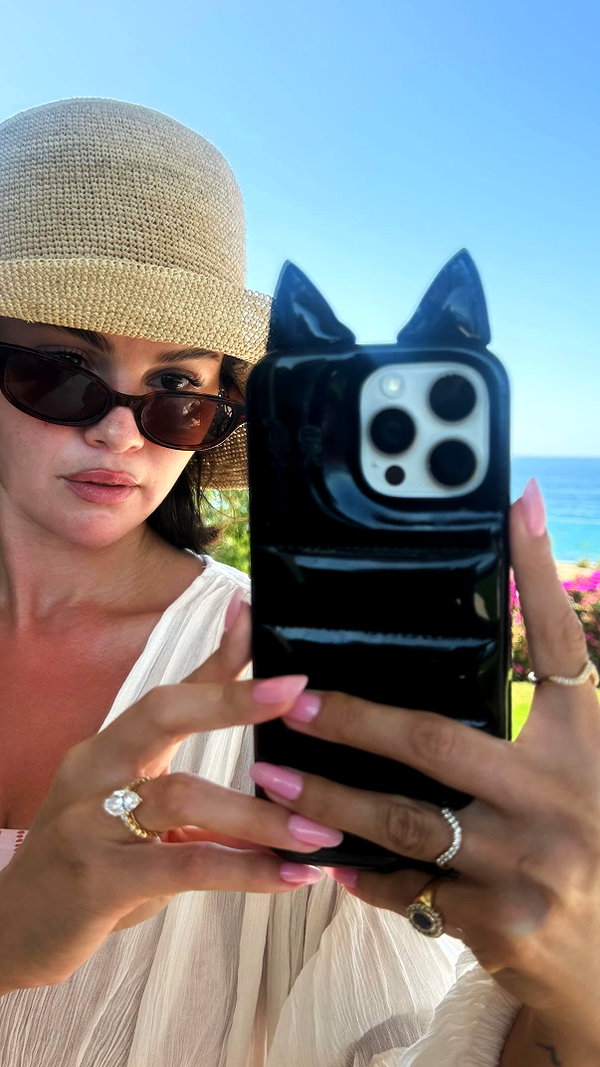 selenagomez selenagomez archive image