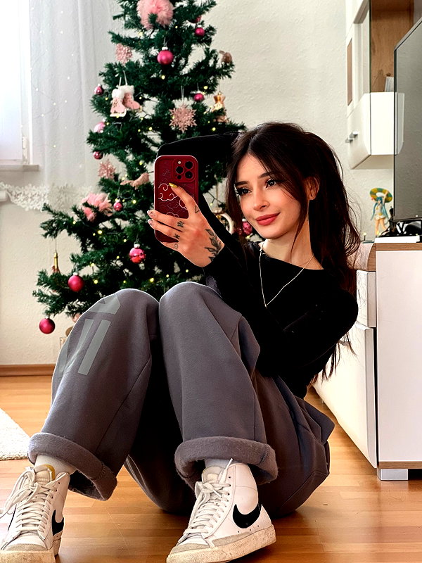 cata.leyah instagram image archive image