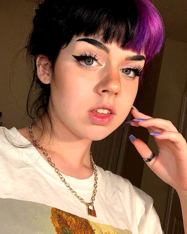 yeahimcaroline instagram image archive image