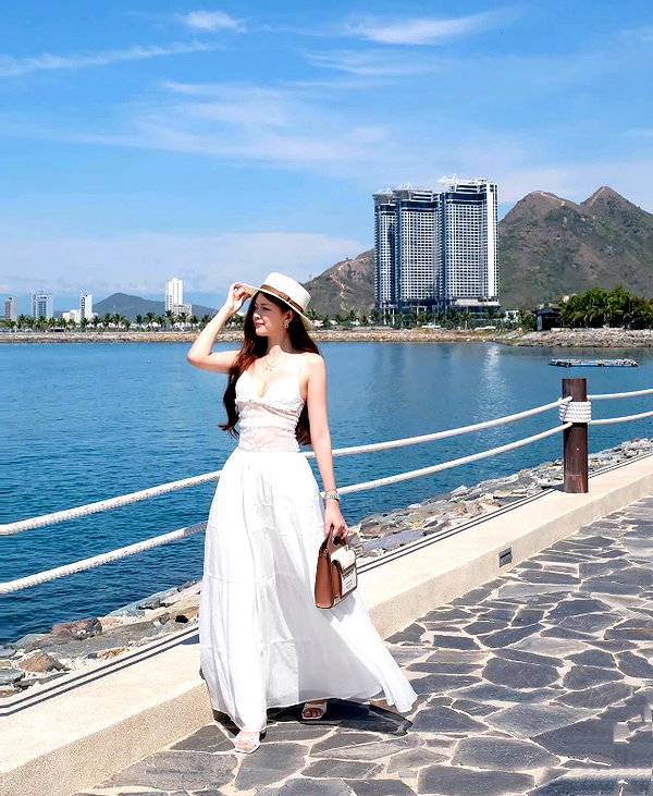 lyhythuedoxinh instagram image archive image