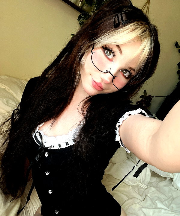 danielle.mercedie instagram image archive image