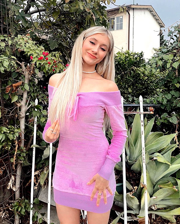 ellianawalmsley instagram image archive image
