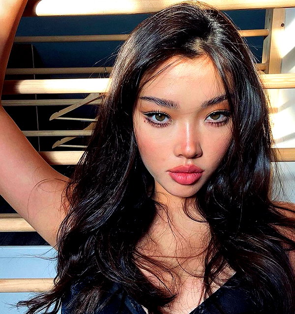 baddiesessence instagram image archive image