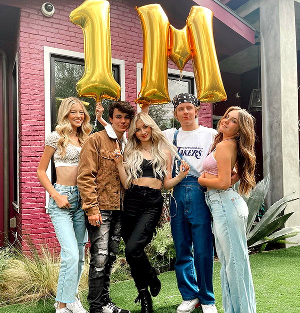 ellianawalmsley instagram image archive image