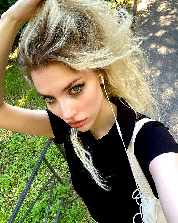 anya4everr instagram image archive image