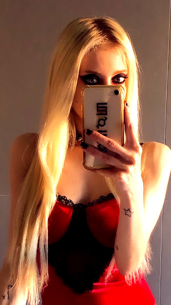 roxiechelon2 archive image