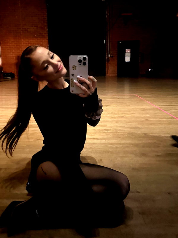 arianagrande instagram image archive image