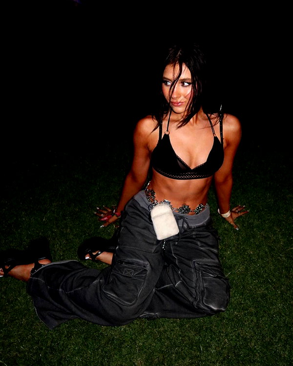 ellianawalmsley instagram image archive image