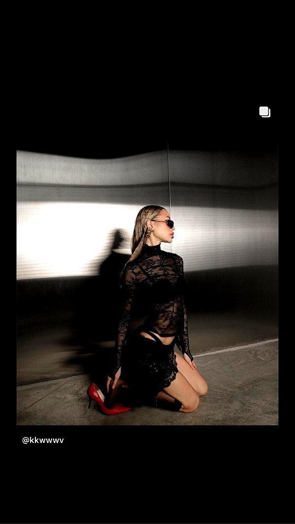 kkwwwv instagram image archive image