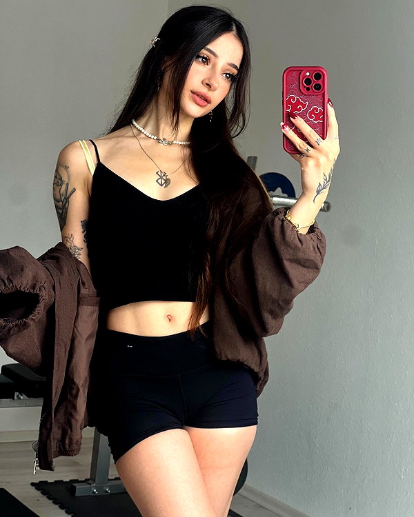 cata.leyah instagram image archive image