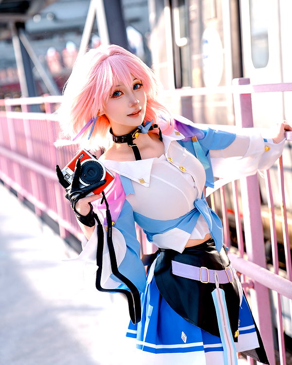 miee_cos instagram image archive image