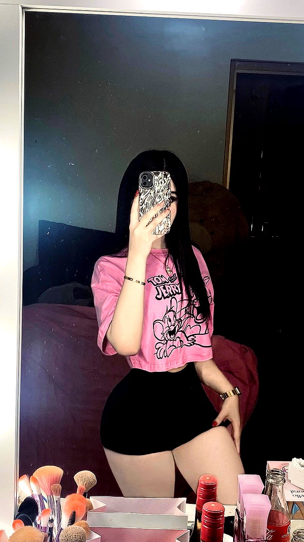 lesliesancheezz instagram image archive image
