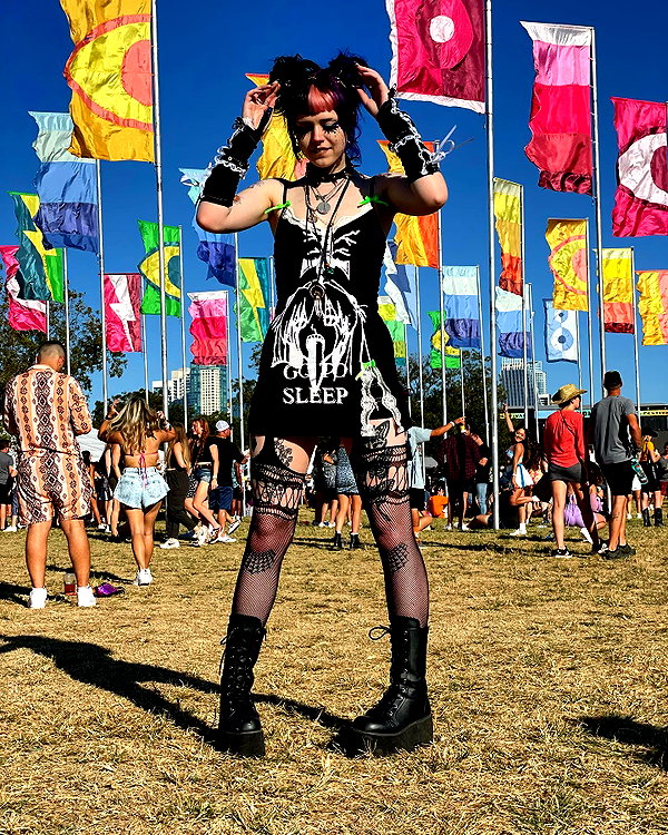 yeahimcaroline instagram image archive image