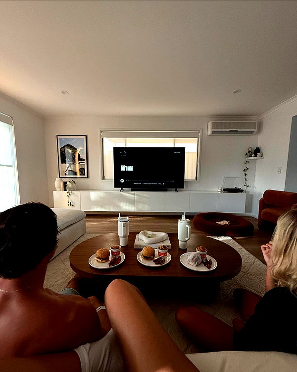 olivia.mathers instagram image archive image