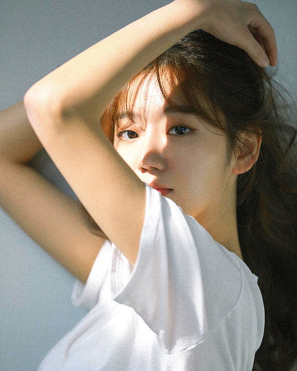 hyeweon__ instagram image archive image