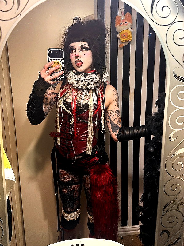 yeahimcaroline instagram image archive image