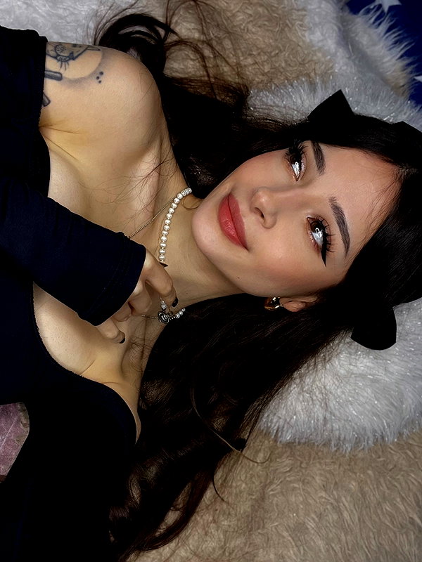 cata.leyah instagram image archive image