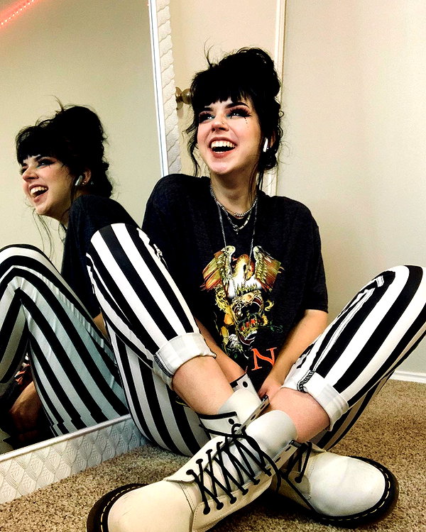 yeahimcaroline instagram image archive image