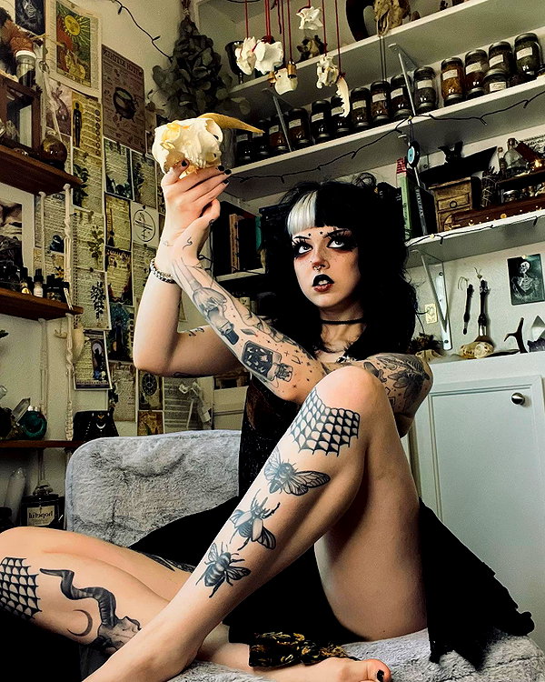 yeahimcaroline instagram image archive image