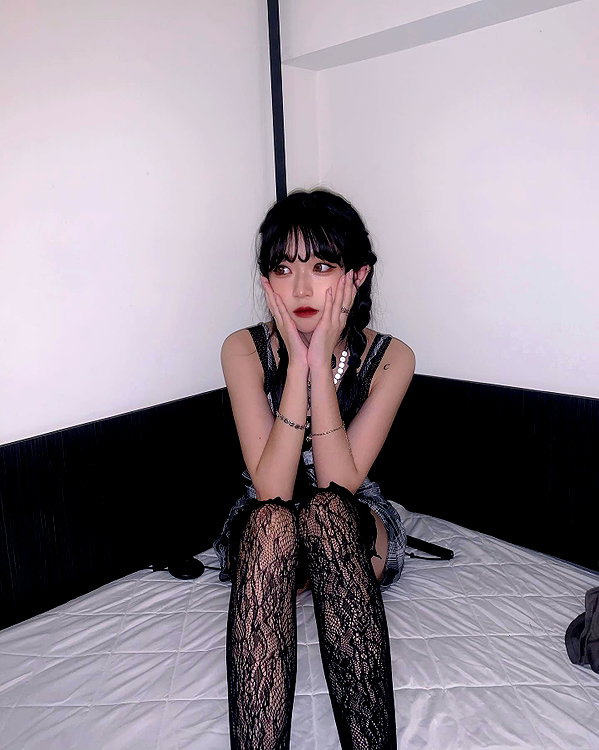 nixqq.425_ instagram image archive image