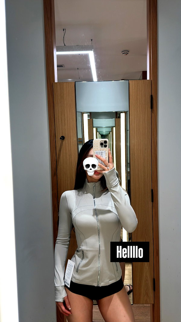 Archived image from @heroineseen on Instagram