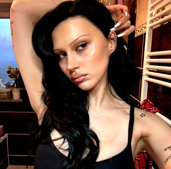 karolinaawasik instagram image archive image