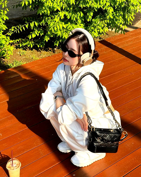 dear.zia instagram image archive image
