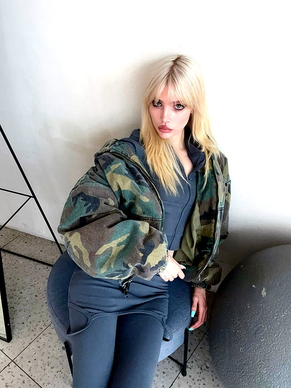 alien.hanna instagram image archive image