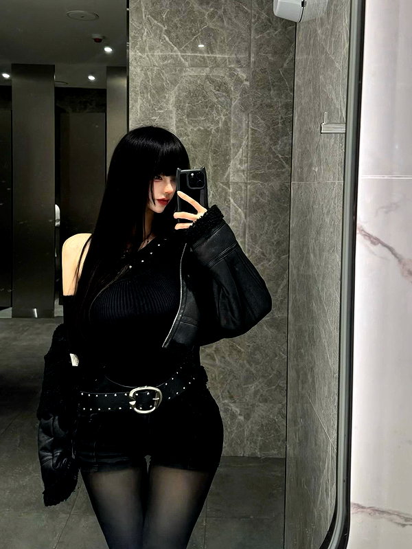 Archived image from @owol.xx on Instagram