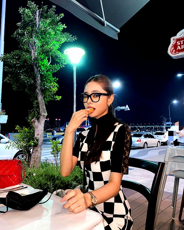 dear.zia instagram image archive image