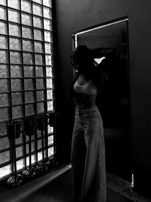 ariana_vomi instagram image archive image
