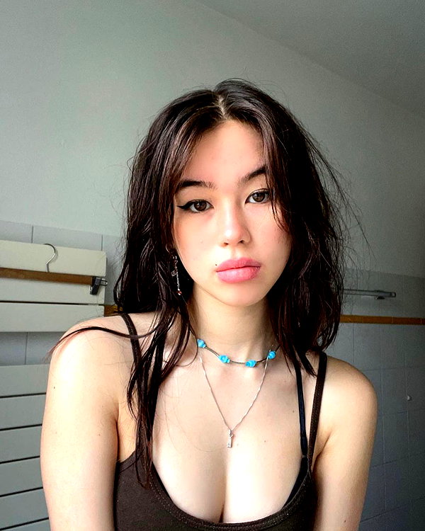 baddiesessence instagram image archive image