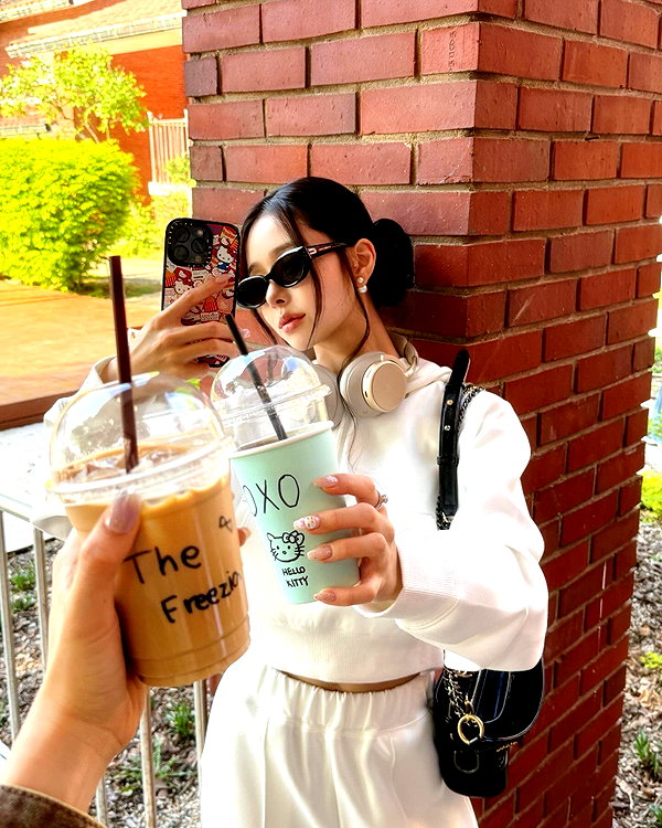 dear.zia instagram image archive image