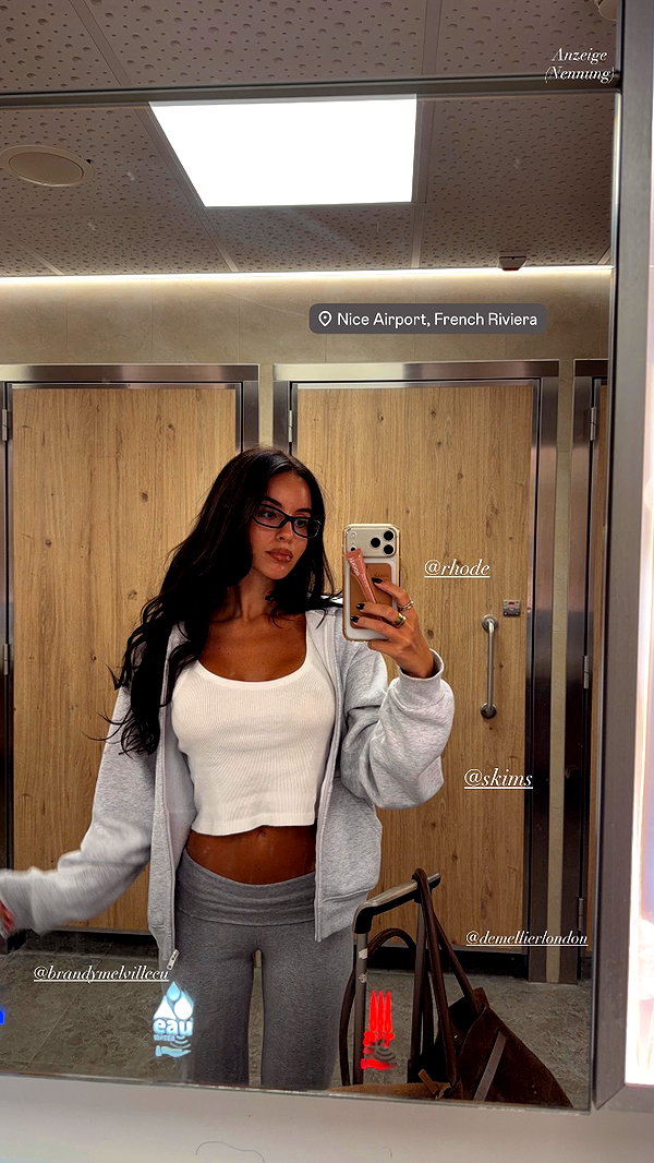 zoeliss instagram image archive image