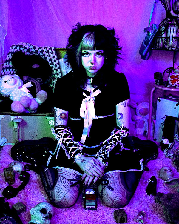 yeahimcaroline instagram image archive image