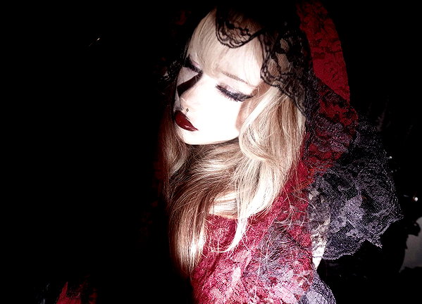 krystallea.cs instagram image archive image